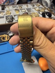 Seiko Quartz Men’s Day/Date Gold Tone Analog Watch Gold Bracelet 34.5mm