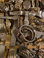 HUGE Lot 80 Vintage Now Used Watches few run GoldSilver Tone ELGIN SEIKO BULOVA+
