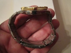 VINTAGE GUESS WATCH HEAVY CASE BEZEL- QUARTZ – RUNS GREAT – BBA-27