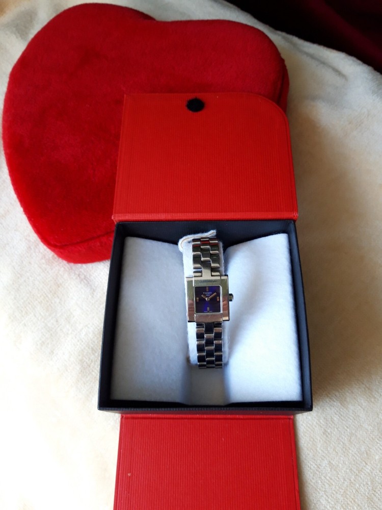Tissot 1853 watch/girl/doll 19cm or +/case 2.3cm/blue/pulse 1.5cm.