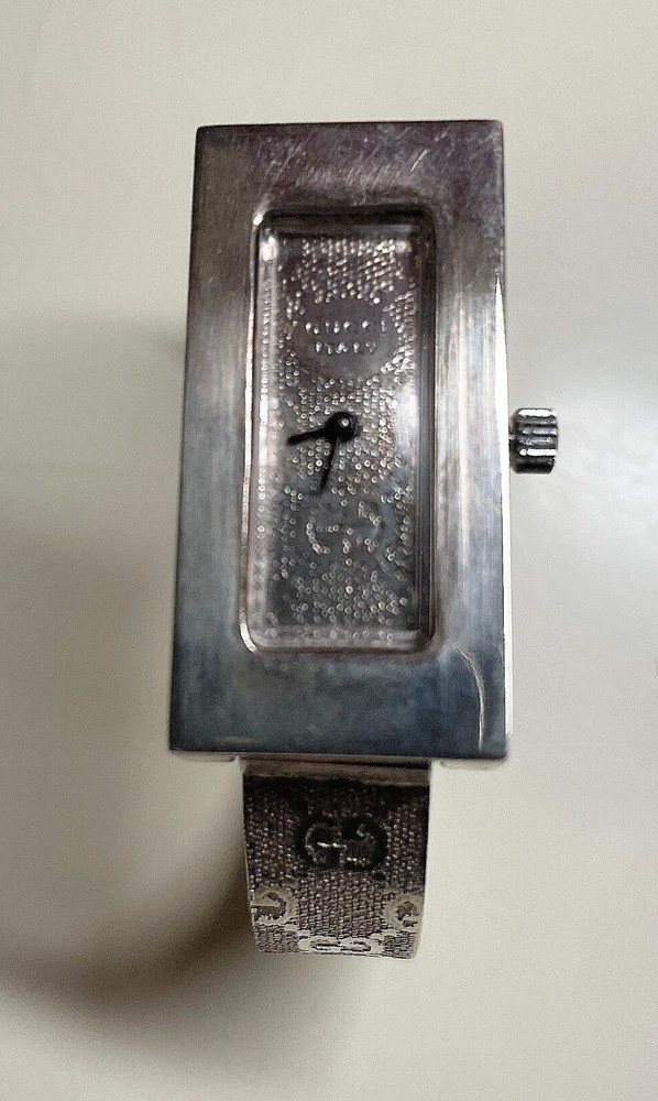 Vintage~GUCCI Italy WOMENS Analog WRISTWATCH~Fold-Over Clasp Bracelet~SILVERTONE