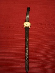 Vintage Seiko Quartz Women’s Gold Tone Watch White Dial Black Leather
