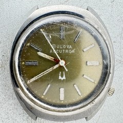Vintage 35mm 1976 Accutron Olive Dial Cushion Case Tuning Fork Wristwatch Steel
