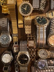 HUGE Lot 80 Vintage Now Used Watches few run GoldSilver Tone ELGIN SEIKO BULOVA+