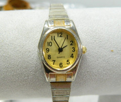 Beautiful Gold tone lady’s wristwatch/watch