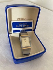 SEIKO SPIRIT 7N01 Quartz Wristwatch with Box and Manual