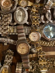 HUGE Lot 80 Vintage Now Used Watches few run GoldSilver Tone ELGIN SEIKO BULOVA+