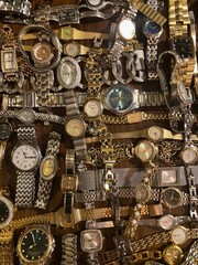 HUGE Lot 80 Vintage Now Used Watches few run GoldSilver Tone ELGIN SEIKO BULOVA+
