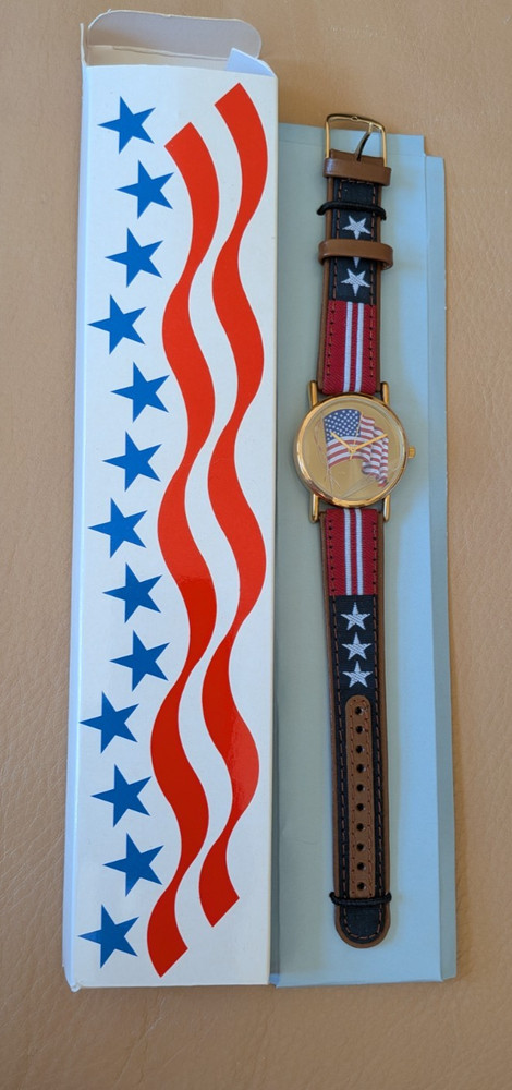 AVON Patriotic USA Wristwatch Gold Tone Watch Flag Unisex F69155-1