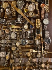 HUGE Lot 80 Vintage Now Used Watches few run GoldSilver Tone ELGIN SEIKO BULOVA+