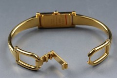 [Near MINT] GUCCI 1500L 13mm Black Dial Bangle Quartz Women’s Watch from JAPAN
