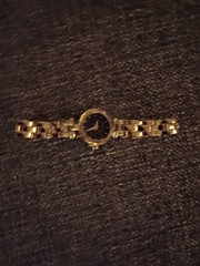 12 jewel gold plated ellen tracy watch