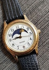 Vintage Seiko Avenue Moonphase Quartz Watch with Date Indicator Runs, Keeps Time