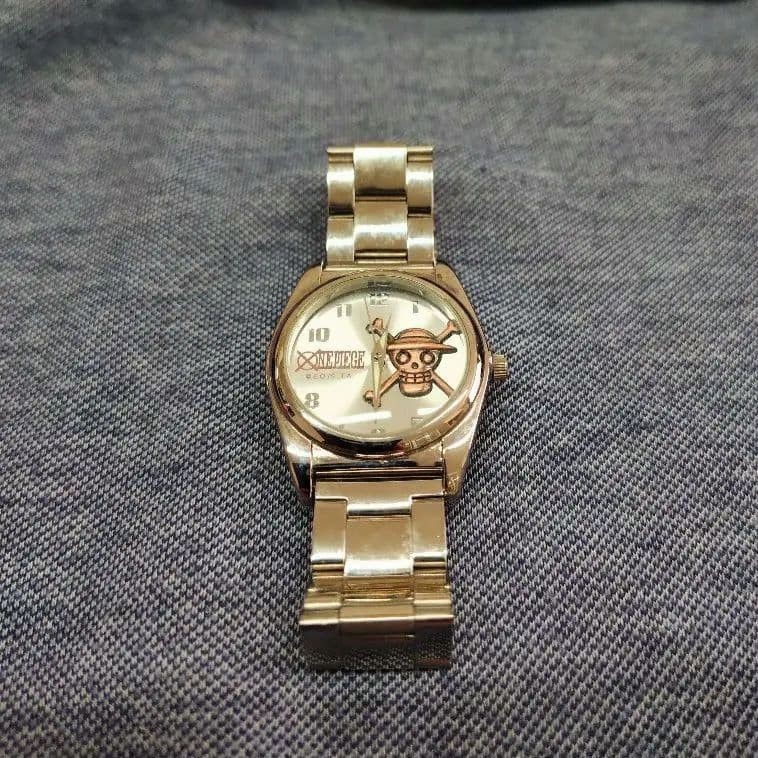 One Piece Watch Quartz Metal Band Pirate Flag Dial Used Batteries