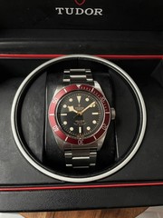Tudor Heritage Black Bay Red 79220R Smiley Dial ETA 41mm Full Set