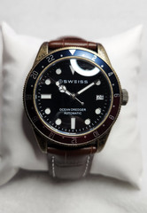 Stunning Sweiss & Co. Ocean Dredger Men’s Watch 40mm Automatic Ref 221.THTM