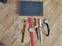 Lot Of 5 Men’s/Women’s Wrist Watches, Band Links & a Case