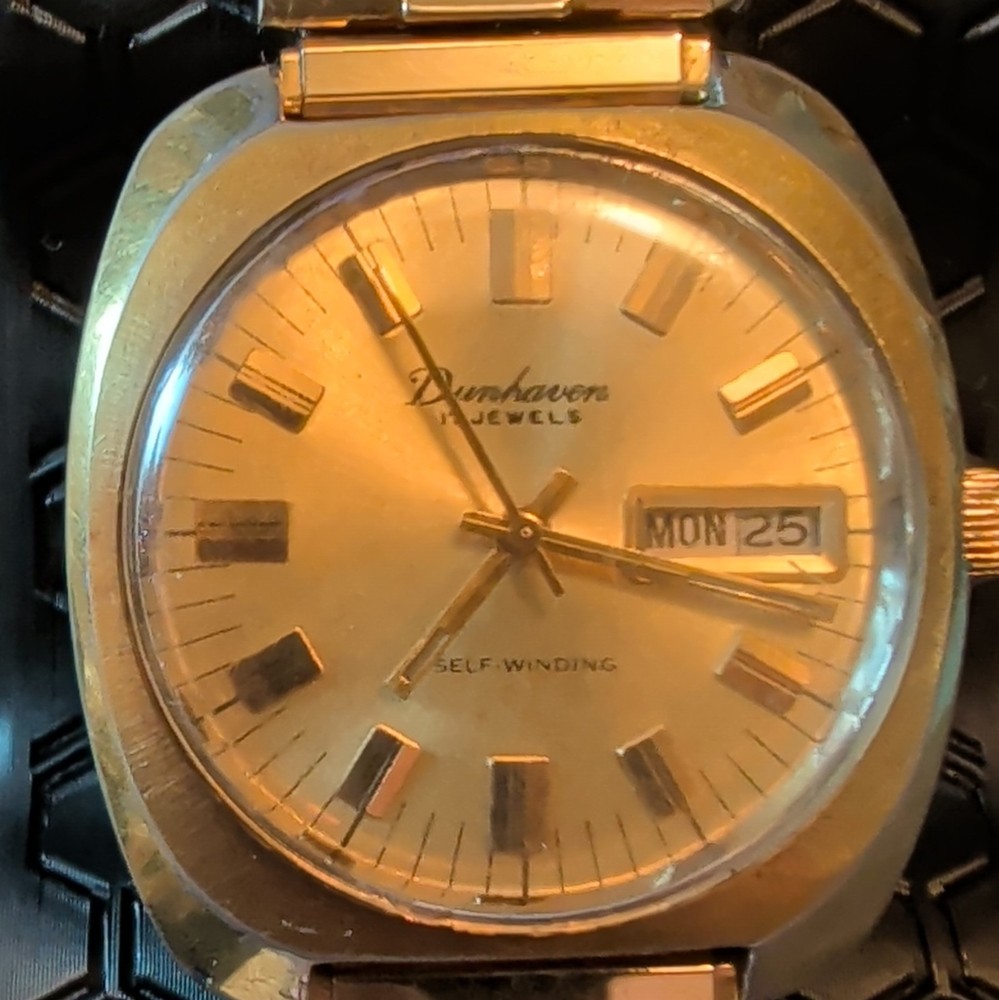 Dunhaven 17 Jewels Vintage Automatic Watch Day/Date Gold Dial SS Bracelet