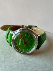 FOSSIL Vivid Grass Green Face Band Ladies Watch Silvertone Unworn Fresh Battery