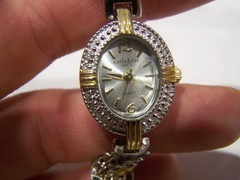 La Express Advance Women’s Quartz Watch 2 Tone Oval Face Fold Over Clasp. Works!