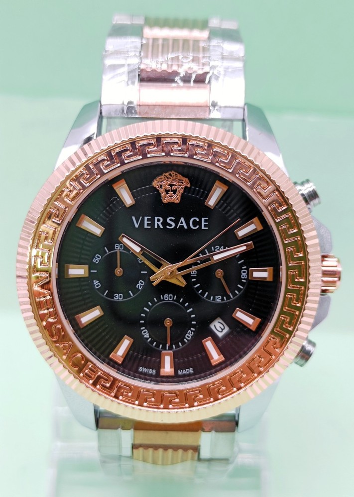 Awesome Versace Date Indicator Chronograph Analog Quartz Men’s Wrist Watch