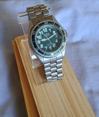 Vintage Guess Waterpro quartz Diver’s Watch With A Green Dial Stainless Steel