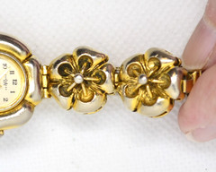 Vintage LA Express Womens Watch Gold Tone Flower Charm Link Bracelet Floral Dial