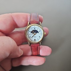 Vintage Timex Womens Watch 24mm Moon Phase Gold Tone Leather Date Needs Battery