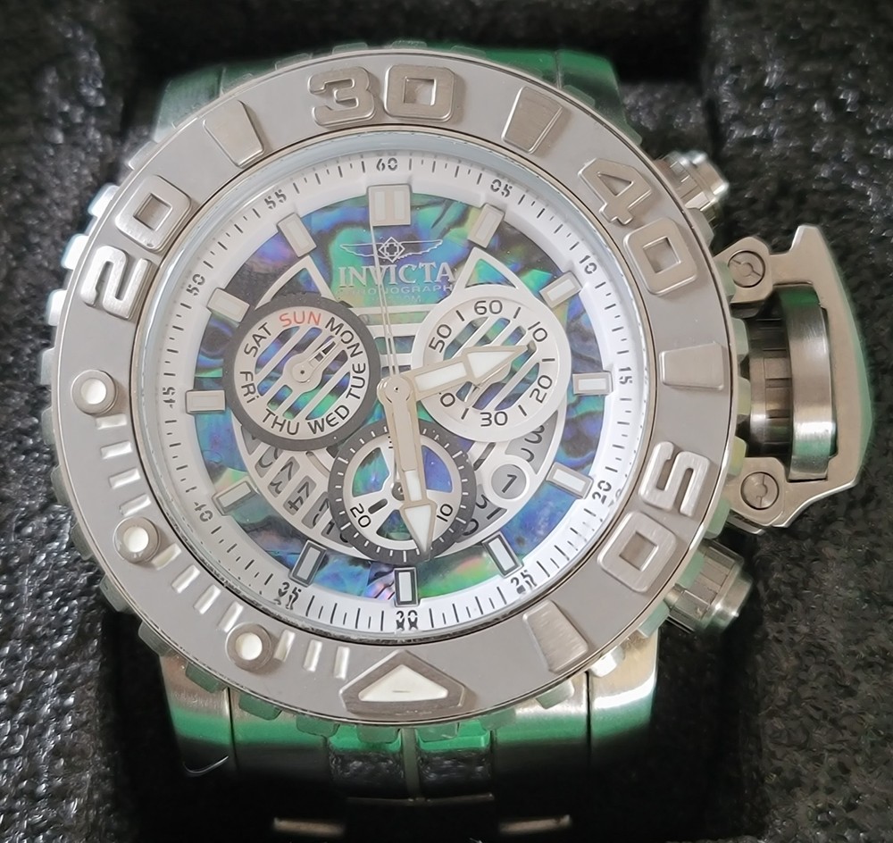 57mm Abalone | SEA HUNTER | Swiss Z60 Chrono | SilverTone Bracelet Invicta Watch