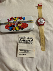 Armitron Looney Tunes Quartz Analog Watch 1989 Red Case Beige Strap Tin Manual