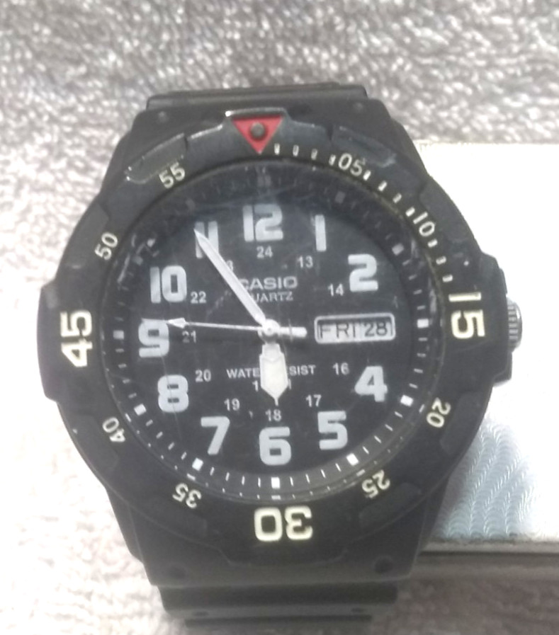 Casio Quartz Watch MRW-200H Day Date WR 10BAR Rot Bezel New Bat Works Great 1