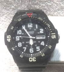 Casio Quartz Watch MRW-200H Day Date WR 10BAR Rot Bezel New Bat Works Great 1