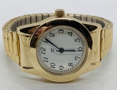 NEW KAREENA LADIES WATCH Fresh Battery Large Numbers Gold Expansion Band Nice!