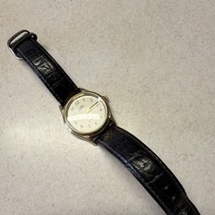 Timex Indiglo Quartz Analog Wristwatch Day/Date 30m Gold Tone Black Leather