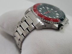 Gucci Dive XL SWISS Quartz Green Dial Stainless Steel Men’s Watch YA136222