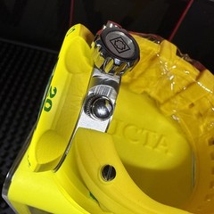 Invicta Venom Hydra 52mm Yellow And green dial silicone Band 50510