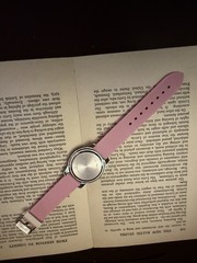 Quartz Analog Wristwatch White Dial Multicolor Arabic Numerals Pink Silicone