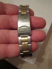 VINTAGE GUESS WATCH HEAVY CASE BEZEL- QUARTZ – RUNS GREAT – BBA-27