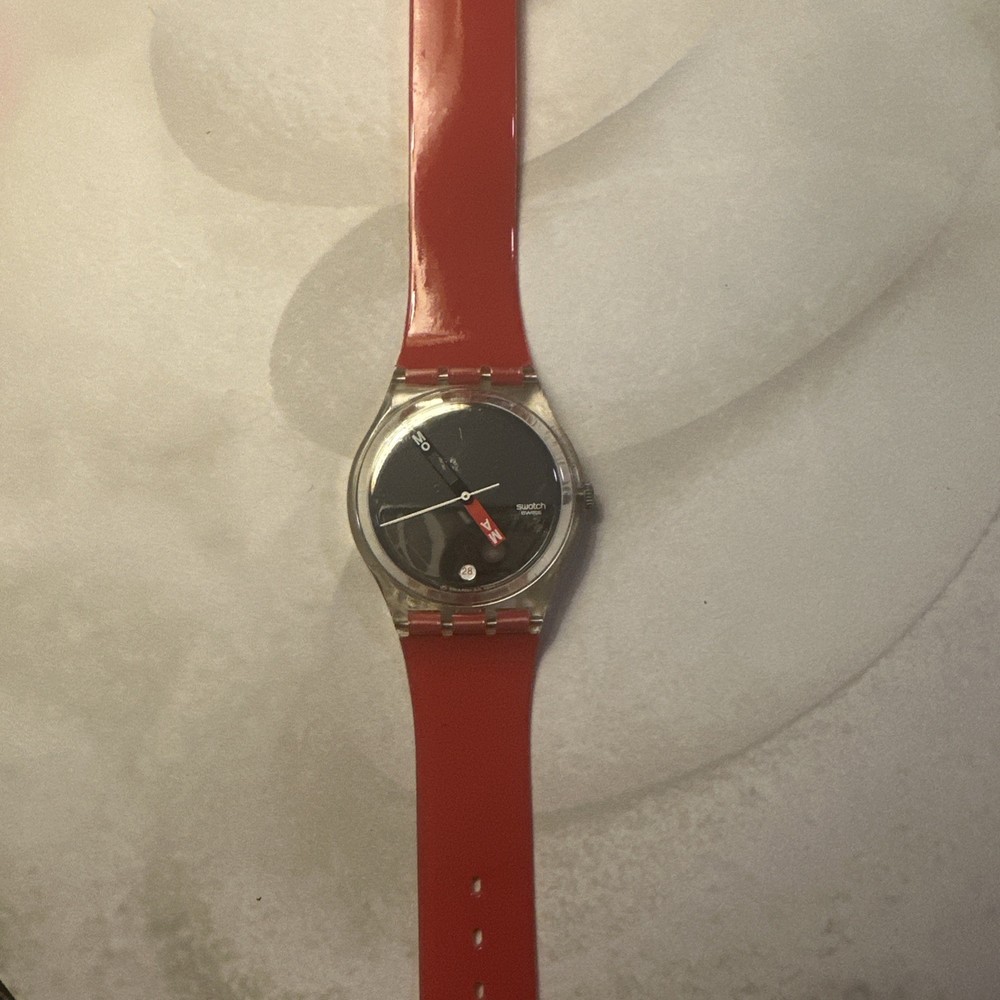 Swatch Vintage 1999 MOMA Red GZ406D Standard 34mm Plastic