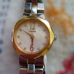 SEIKO LUKIA 4F32-0130 Women Quartz Watch 22mm Light Purple Dial 10BAR 10-Stone