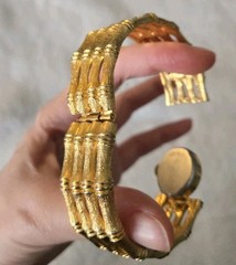 Vintage VANTAGE Hidden Watch Bracelet Women’s Gold Tone Hinged Bangle 70s 80s