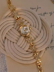 1 Pcs Gold Ladies’ Quartz Watch Butterfly-Shaped Bracelet with Diamonds Watch