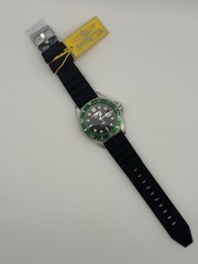 Invicta Pro Diver Shark 47166 43mm Green Bezel Black Dial Silicone Strap New