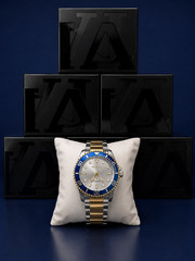 Invicta Pro Diver Vitreos Men’s Watch – 42mm Two-Tone Gold & Steel (Model 69398)