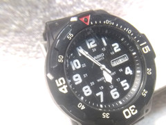 Casio Quartz Watch MRW-200H Day Date WR 10BAR Rot Bezel New Bat Works Great 1