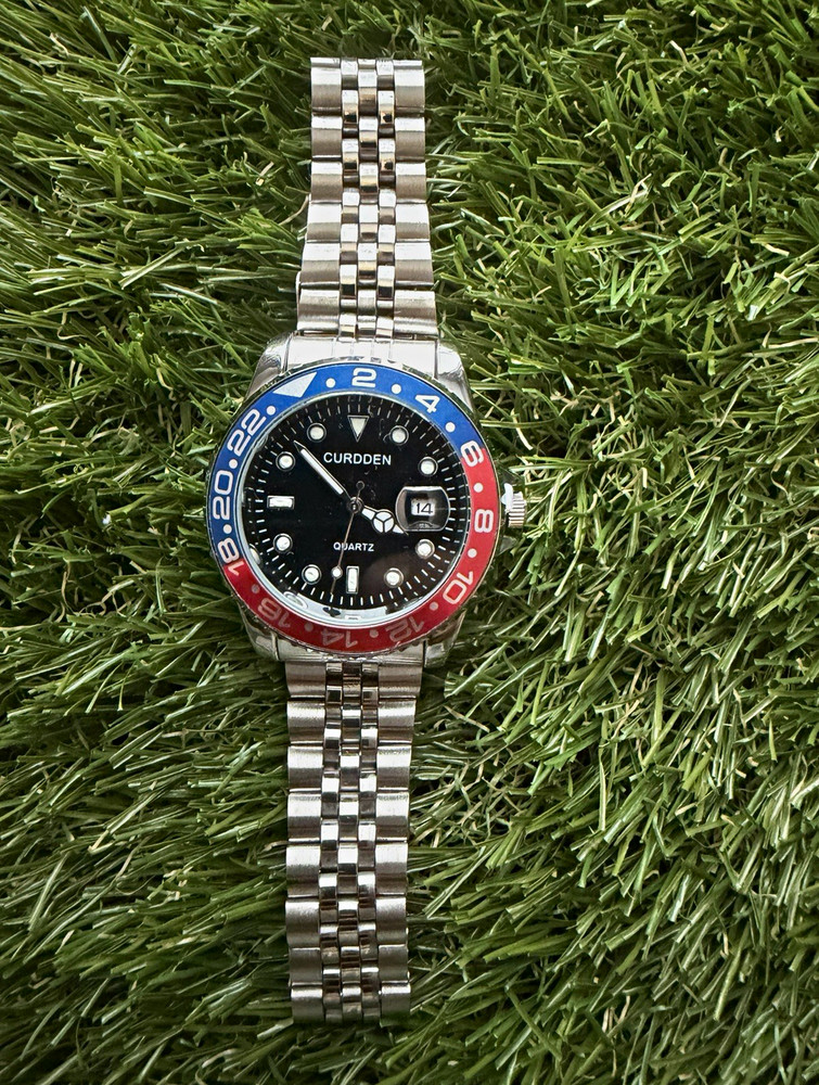 CURDDEN Quartz 40mm Black Dial Red/Blue 24-Hour Bezel SS Bracelet Date