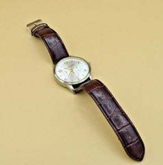 VAN HEUSEN MEN’S WATCH SIMULATED LEATHER STRAP #SR626SW ACCUTIME MEN’S CORP