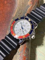 Vintage ESQ Swiss By Movado Women Submersible 100M Diver Watch Pepsi Bezel