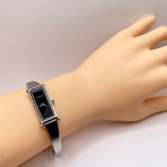GUCCI 1500L QZ black dial bangle watch ladies wristwatch