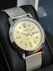 Vintage Refurbished Seiko 5 Automatic Day/Date Japan Men’s Wrist Watch 37MM